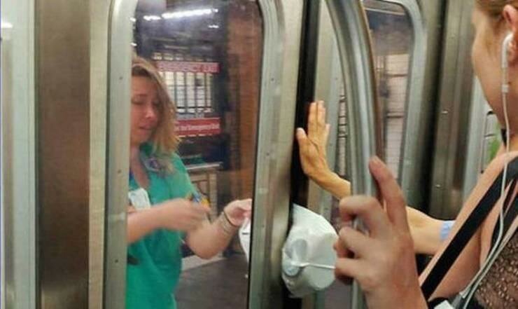subway door close