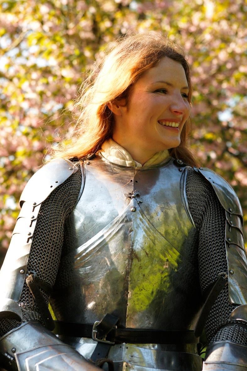 17 Women In Practical Armor So You Can Face Monday With A Smile On Your ...