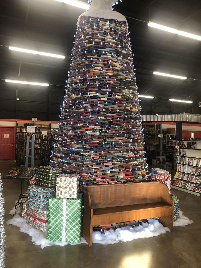 christmas tree made out of books - Twin Ma