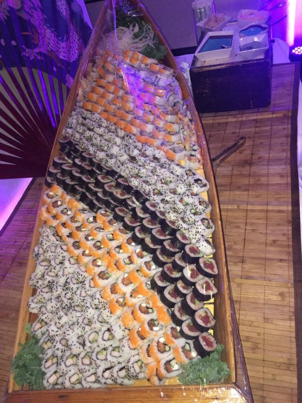 satisfying pictures - sushi lined up in a pattern