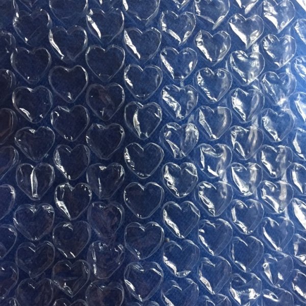 satisfying pictures - Photograph of hear shaped bubble wrap
