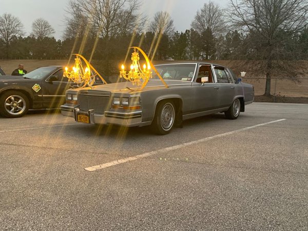 car with chandelier headlights - Pa