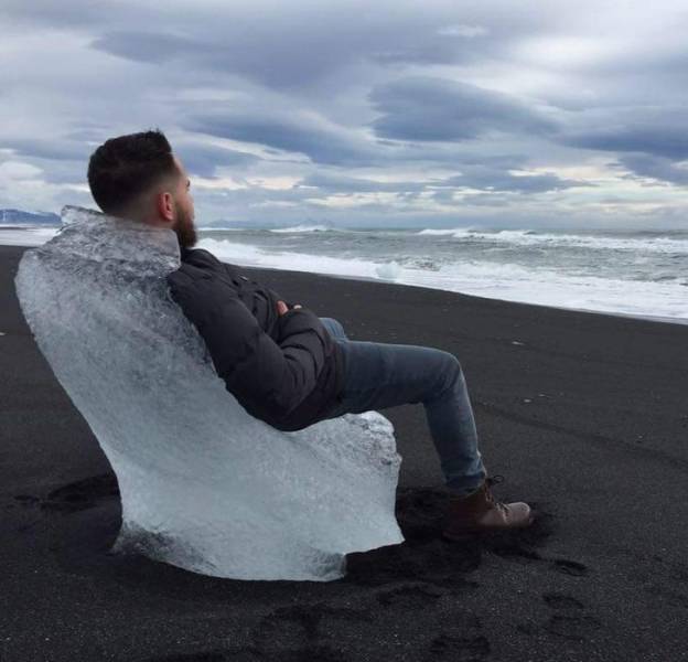 cool winter pics - chair made of ice