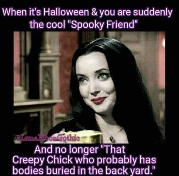 morticia addams - When it's Halloween & you are suddenly the cool "Spooky Friend" Clan con Gothic And no longer "That Creepy Chick who probably has bodies buried in the back yard."