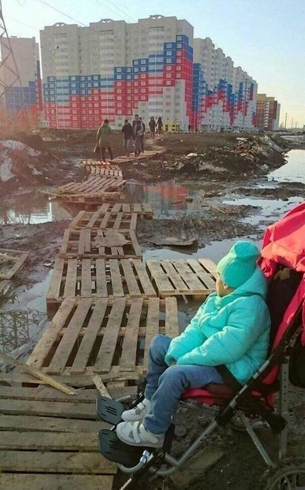 typical russia - pallets in russia