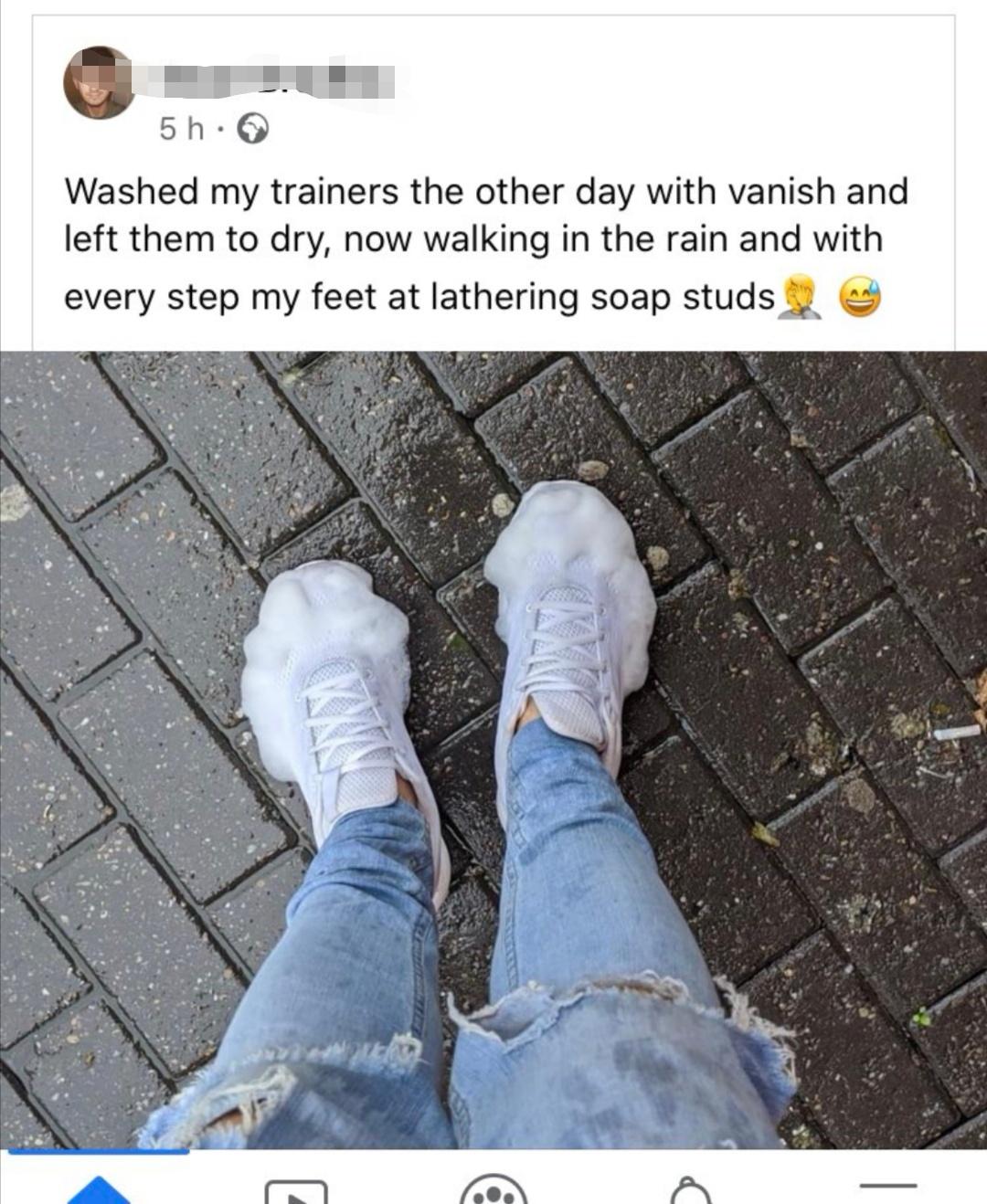 funny pics and memes - foaming shoes - 5h. . Washed my trainers the other day with vanish and left them to dry, now walking in the rain and with every step my feet at lathering soap studs Kako