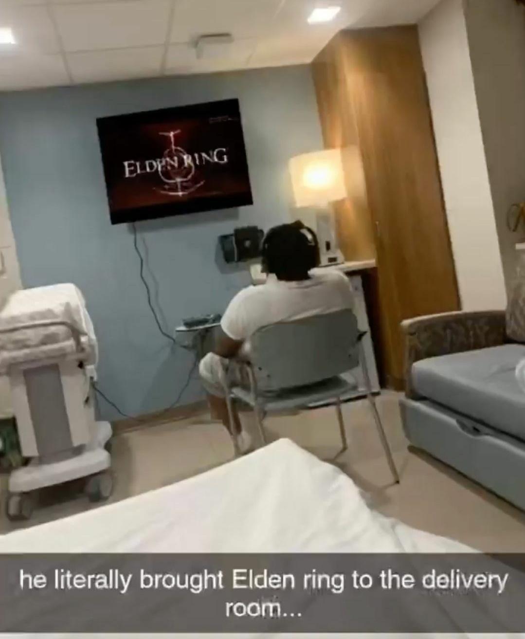 gaming memes - he literally brought elden ring to the delivery room - El Den Ring he literally brought Elden ring to the delivery room...