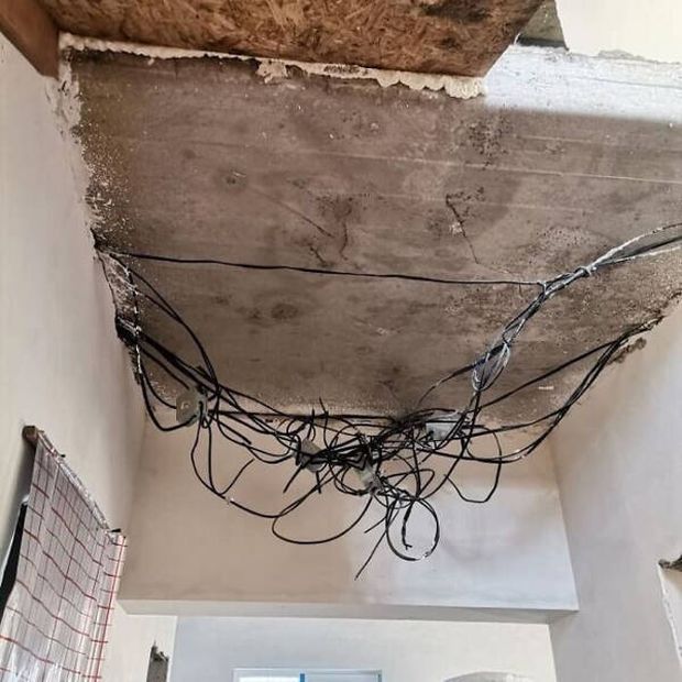 construction fails  - wire