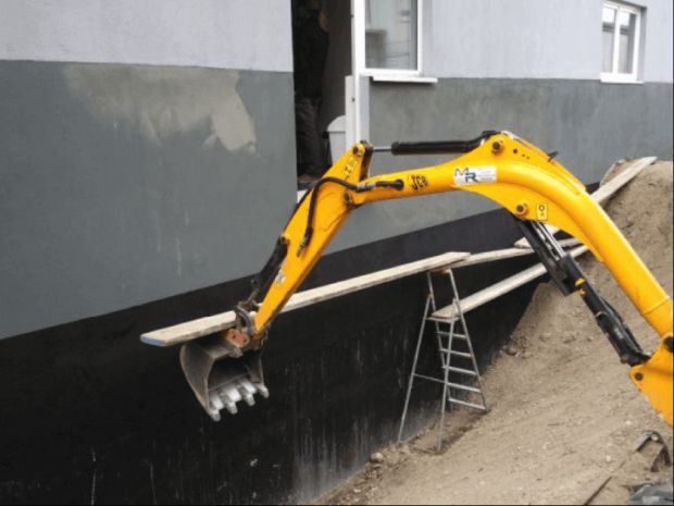 Funny Construction Fails With A Special Visit From Safety Hazards