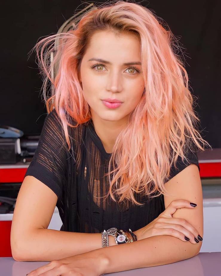 funny memes - ana de armas nails - Irress Gin