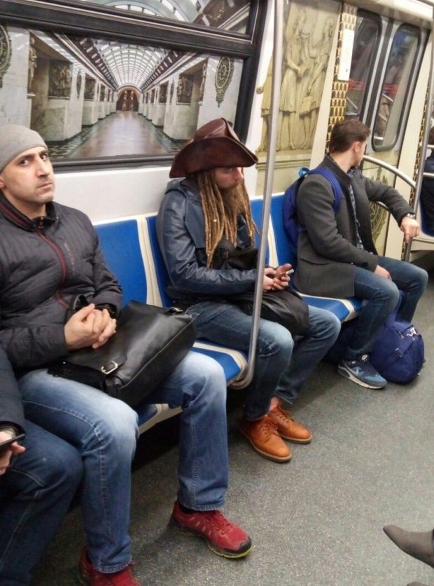 27 Weird Thing Seen In The Subway Probably Going To Their Valentine