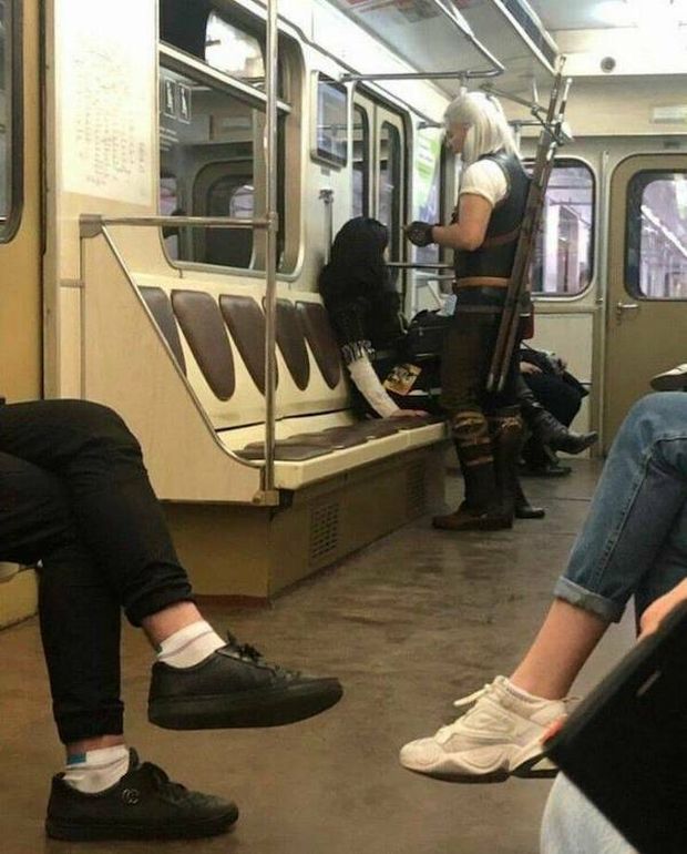 27 Weird Thing Seen In The Subway Probably Going To Their Valentine