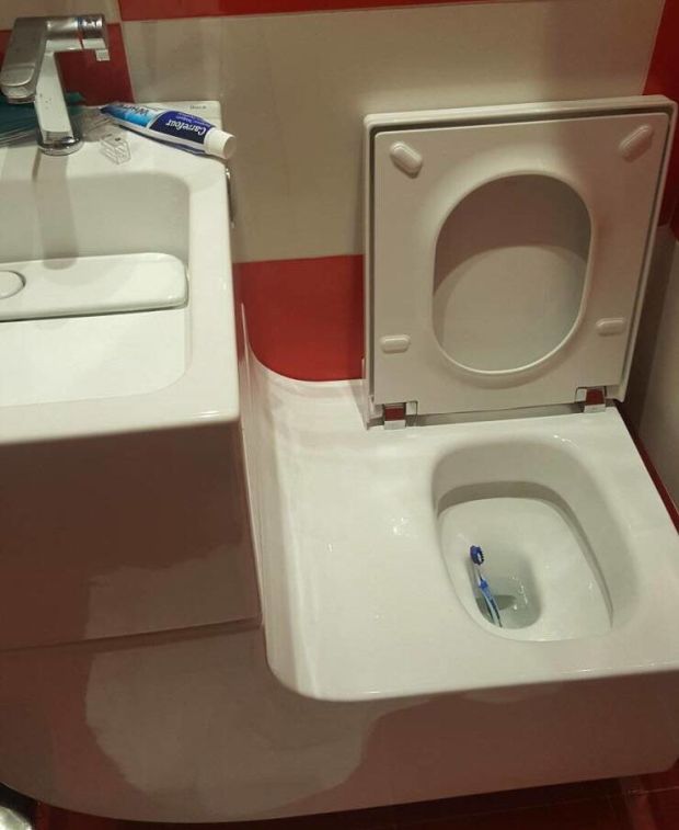 bad luck sink attached to toilet - Carrefour