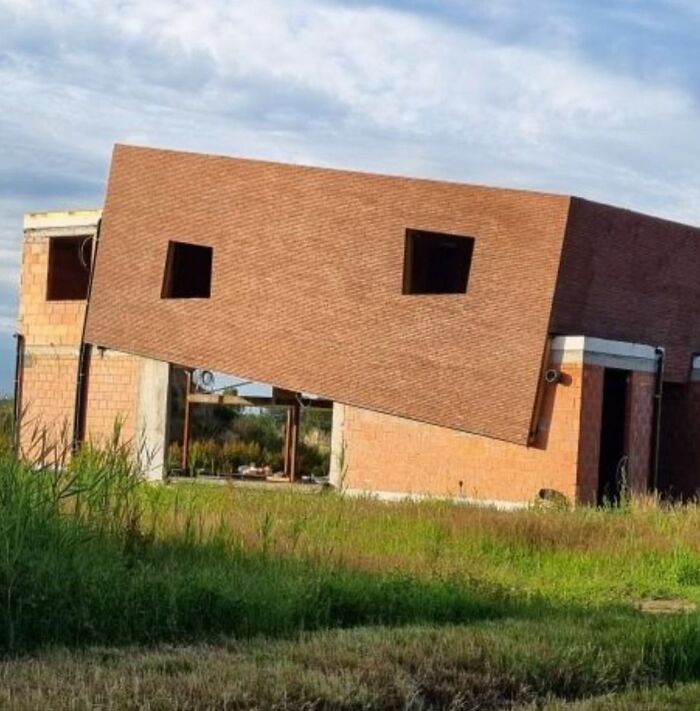 21 WTF Buildings Mixed With Safety Fails For Your Leisure