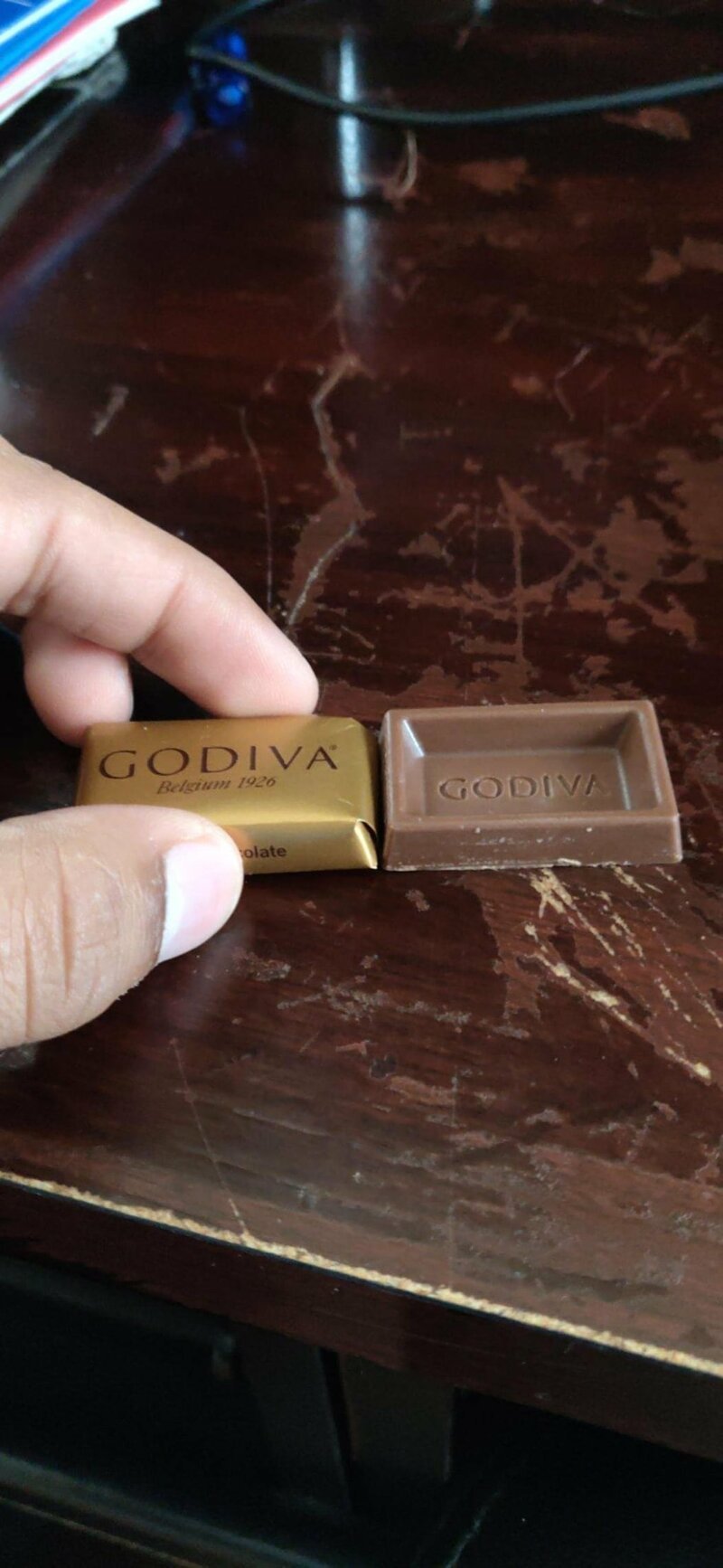 deceptive products and packaging -  material - Godiva Belgium 1926 olate Godiva