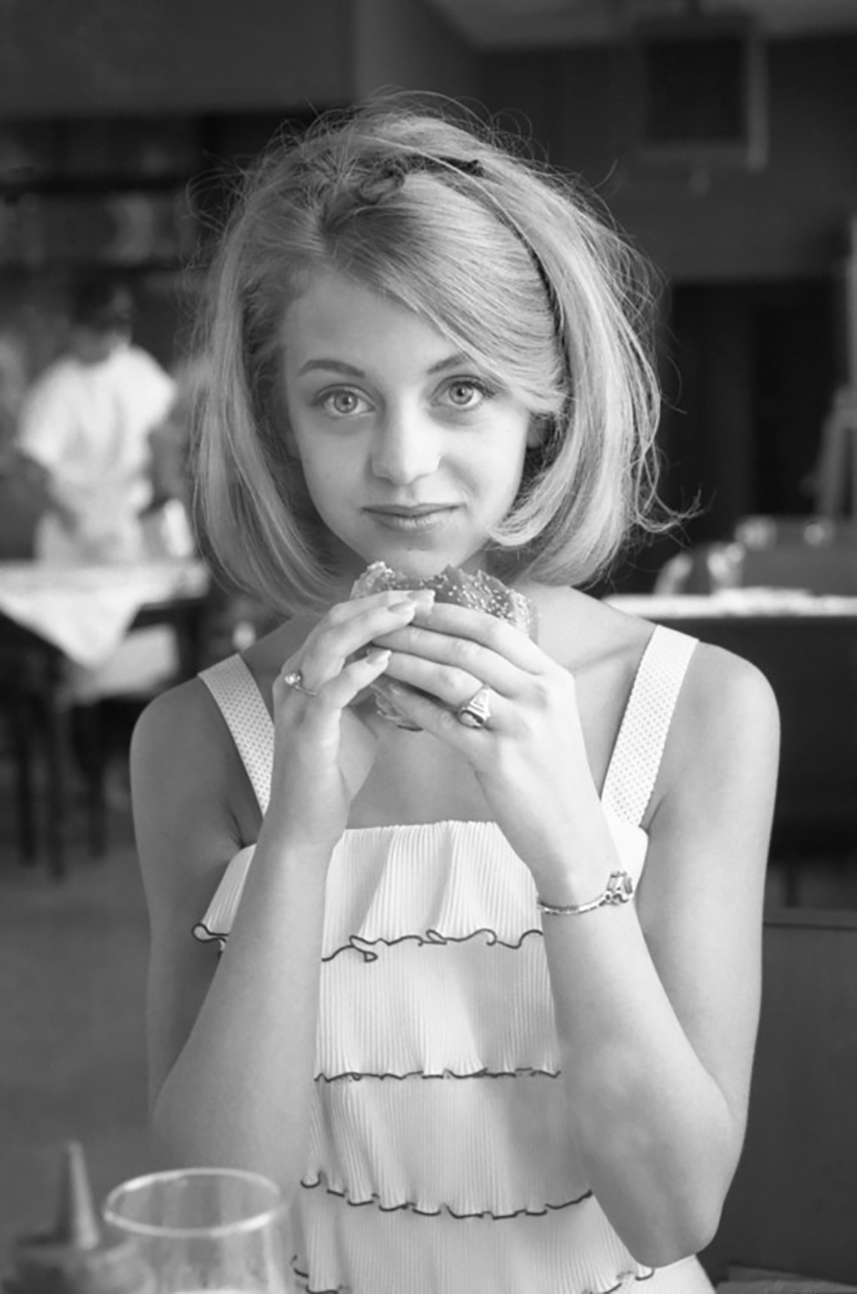 Goldie Hawn eating a sandwich, 1964.