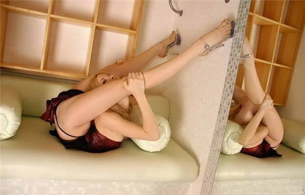 Female Contortionist Models