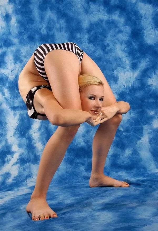 Female Contortionist Models