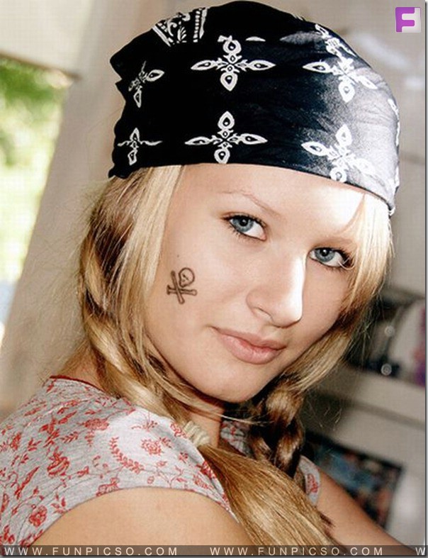 Hot Chicks Dressed as Pirates