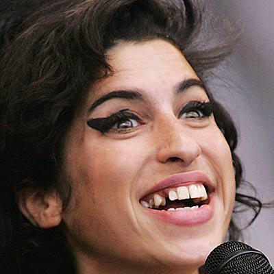 Worst Celebrity Teeth (Amy Winehouse)
