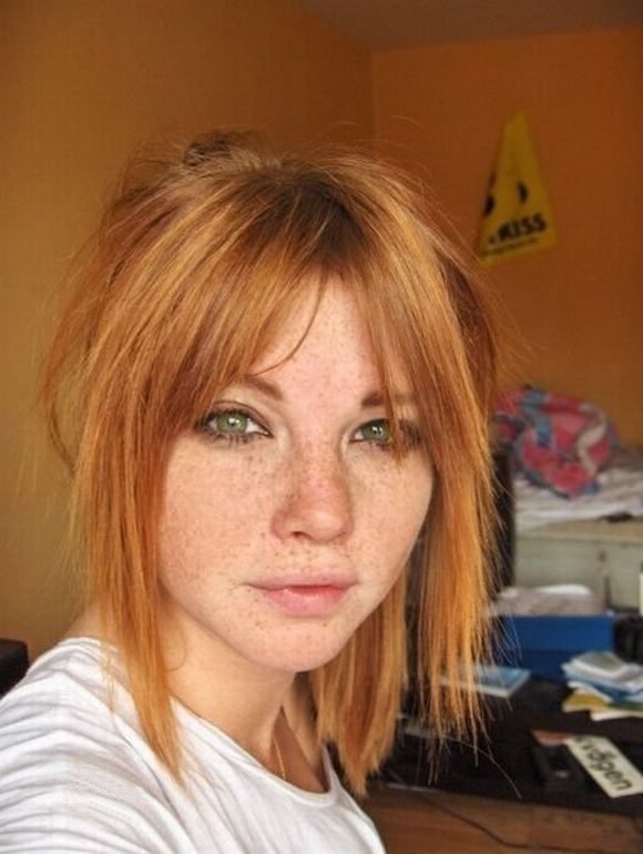 Look at those freckles.