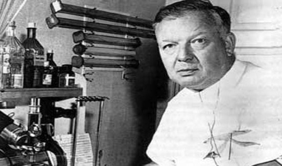 In 1929, German surgeon Werner Forssmann examined the inside of his own heart by threading a catheter into his arm vein. This was the first cardiac catheterization, a now common procedure.