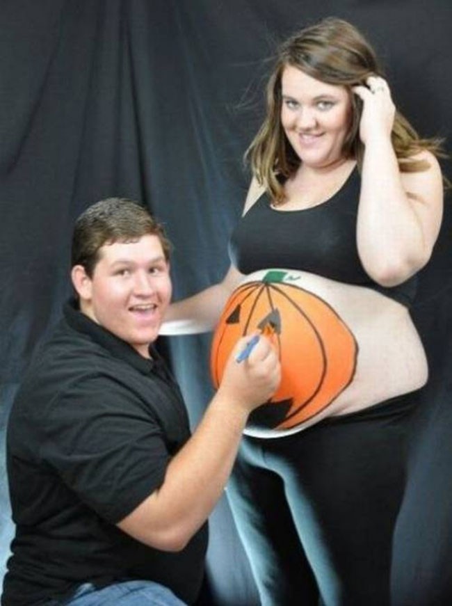 35 Awkward Pregnancy Photos
