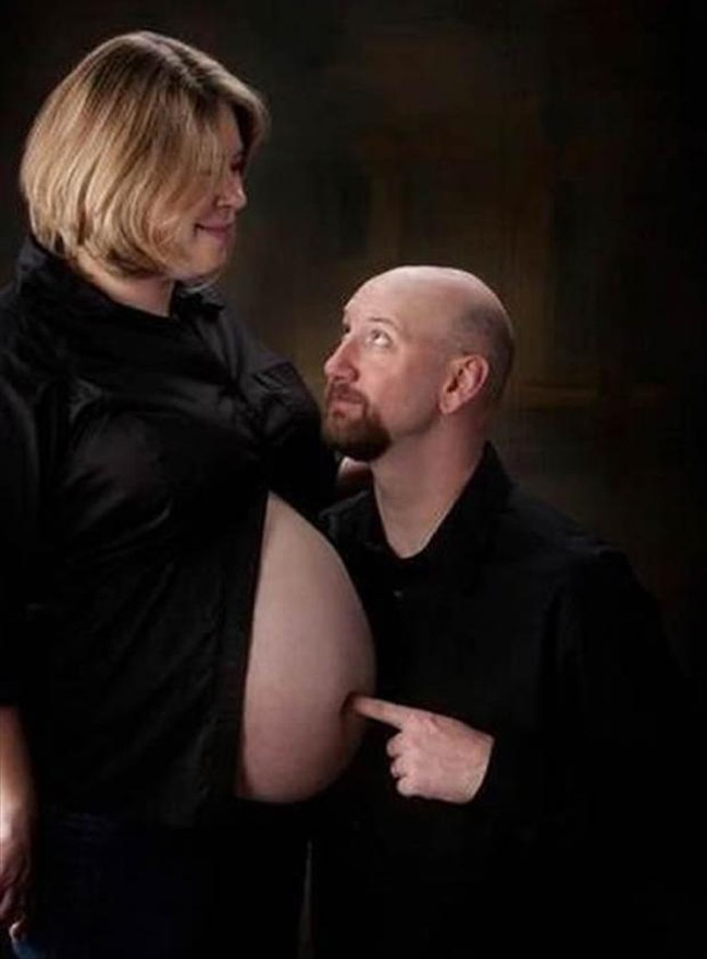 35 Awkward Pregnancy Photos