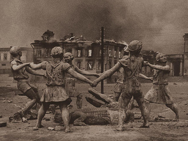 stalingrad children statue