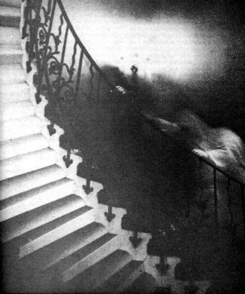 Taken in 1966, this famous ghost photo shows a shrouded figure clinging to the Tulip Staircase in England’s National Maritime Museum. As with many ghostly photos, “experts from Kodak” reportedly examined the picture and found no trace of manipulation.
