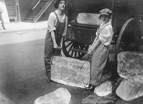 Girls delivering ice, 1918.