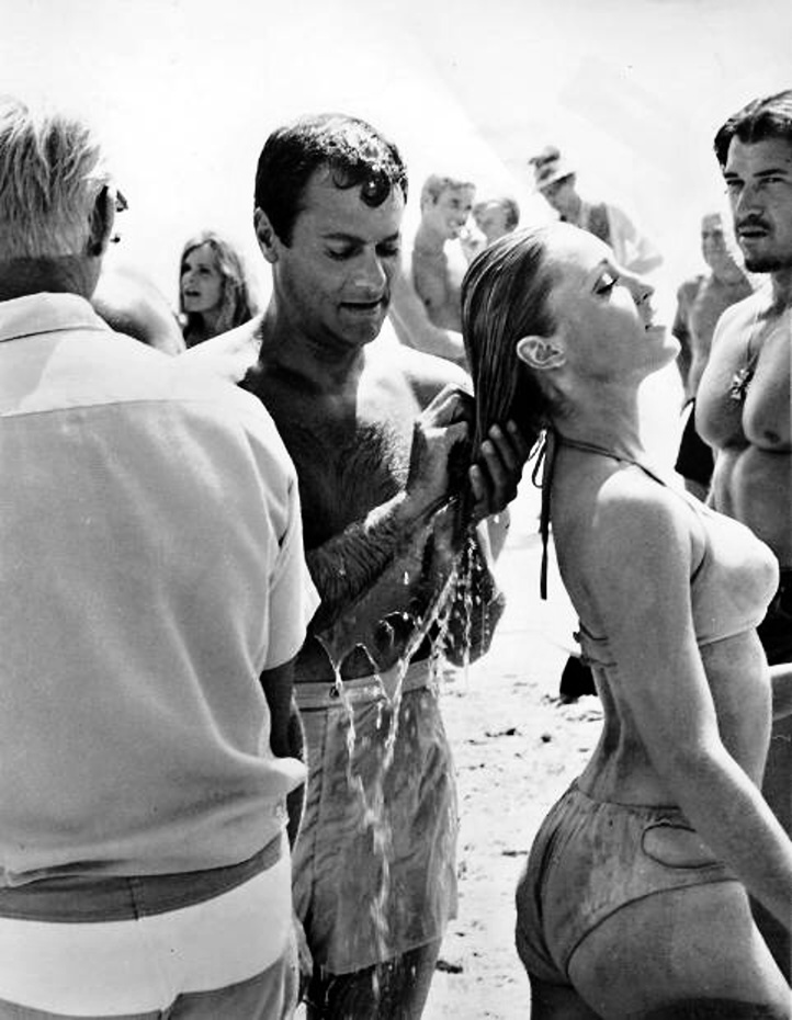 Tony Curtis and Sharon Tate on set of the film "Don't Make Waves" (1967).