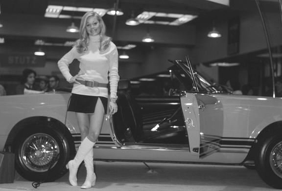 70s car model in front of a 1972 Fiat Spider.