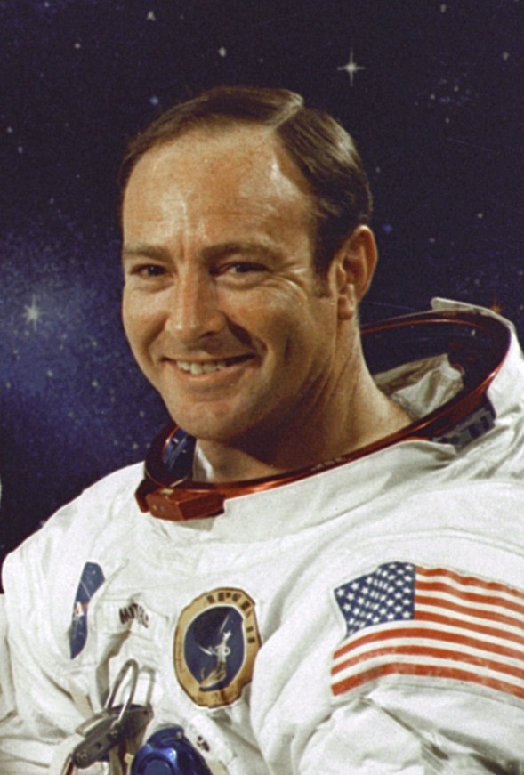 Capt. Edgar Mitchell, one of the NASA’s Apollo 14 mission crew, stated that a cabal of elites have been studying recovered alien bodies for years and have done so without briefing any U.S. Presidents since JFK.