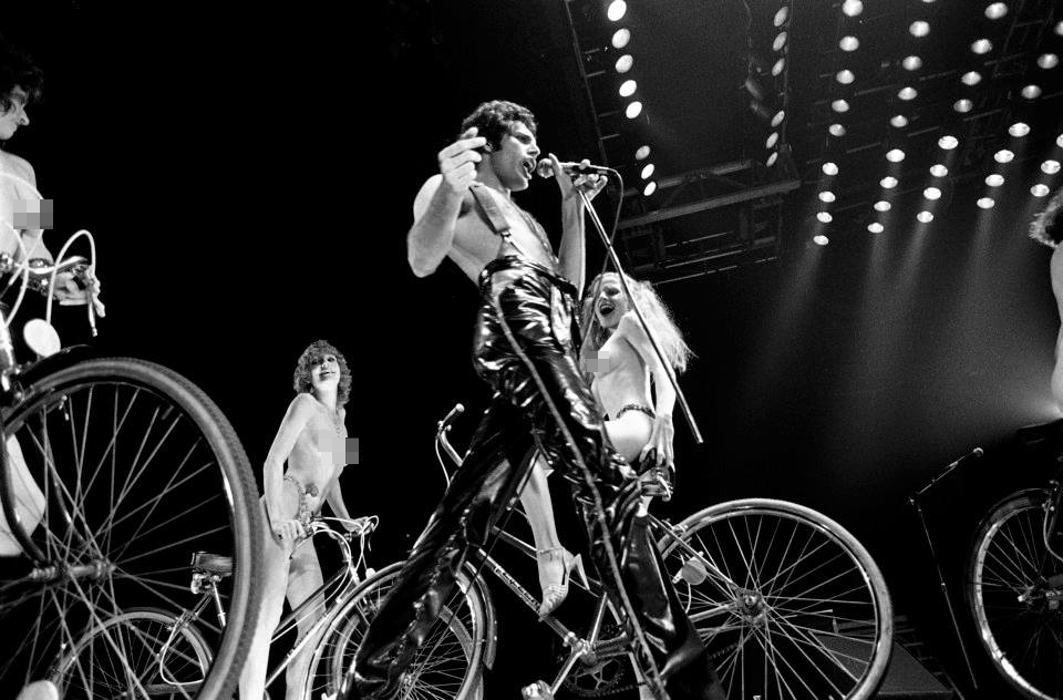 Freddie Mercury surrounded by strippers during Queen concert in New York (1978).