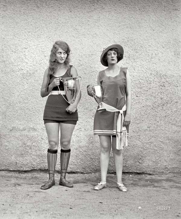 Beauty pageant winners in 1922.