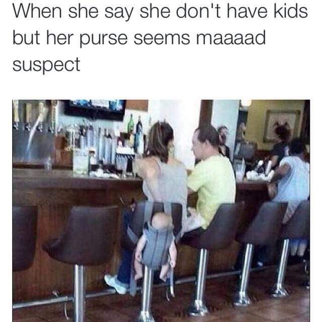 tweet - funny no kids meme - When she say she don't have kids but her purse seems maaaad suspect
