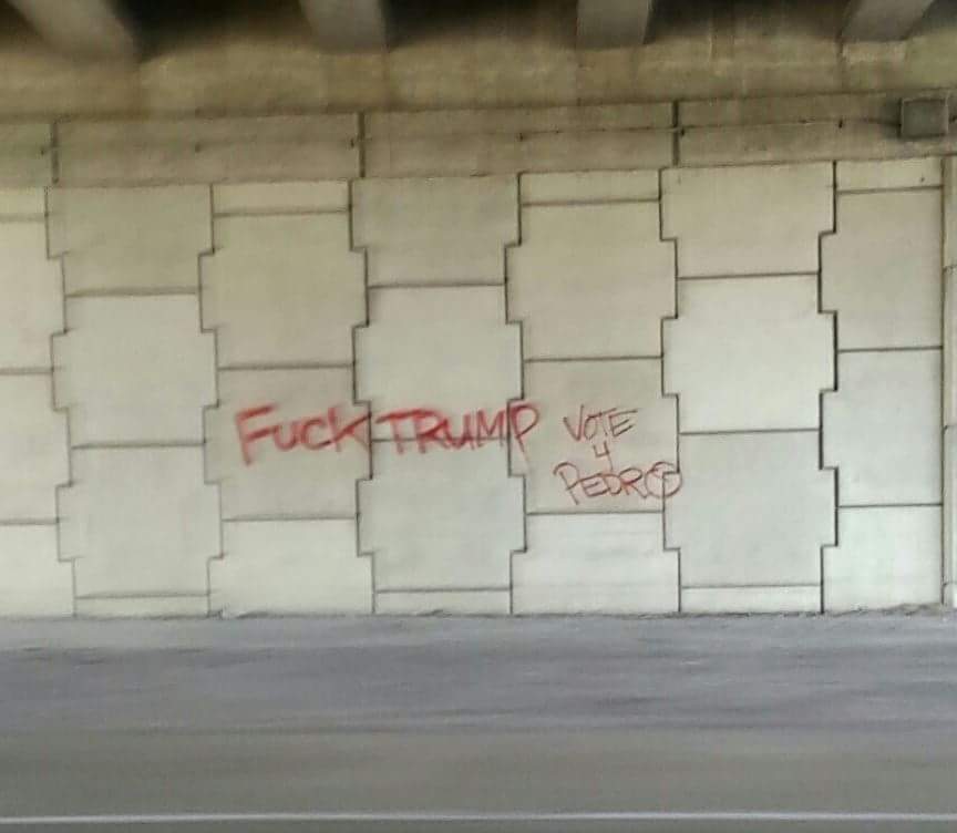 wall - Fuck Trump