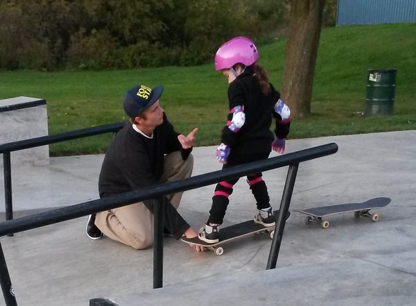 Teenage Boy's Priceless Reaction To Little Girls Skating at The Skate Park