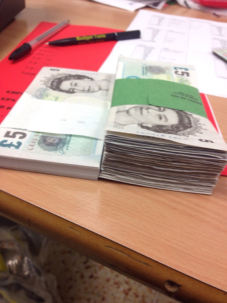 New 500 pound bundle of  5 pound notes compared to used ones.