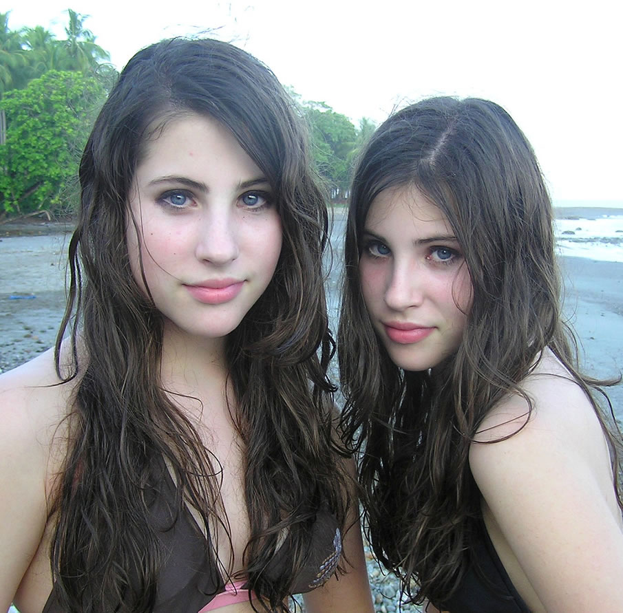 27 Jaw-dropping Identical Twins