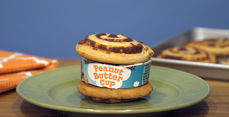 Be the star at your kid’s birthday party by creating this flawless ice cream sandwich.