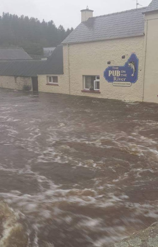 flood - Pub On River tur