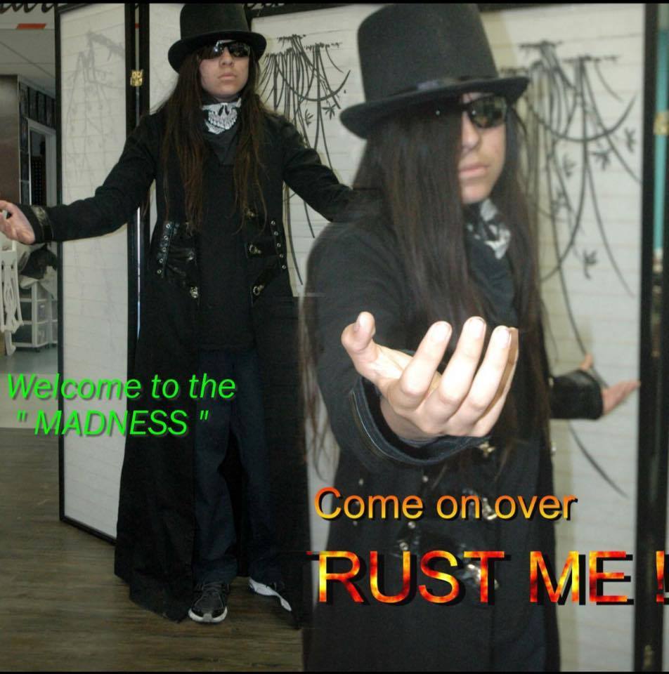 costume - Welcome to the Madness" Come oncover Pust Me