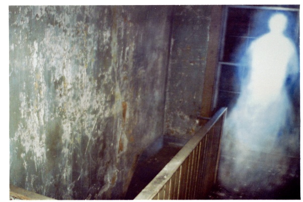 27 Scary Pics and Paranormal Photos