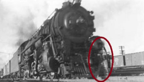 27 Scary Pics and Paranormal Photos