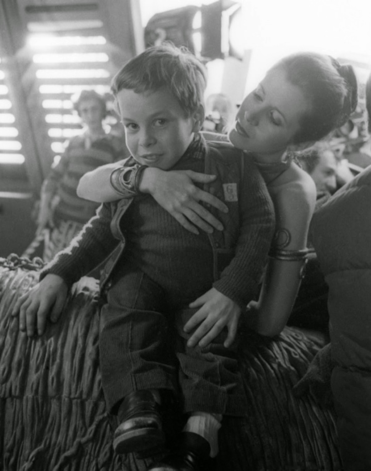Carrie Fisher with a 12-year-old Warwick Davis on the set of Return of the Jedi, 1982.