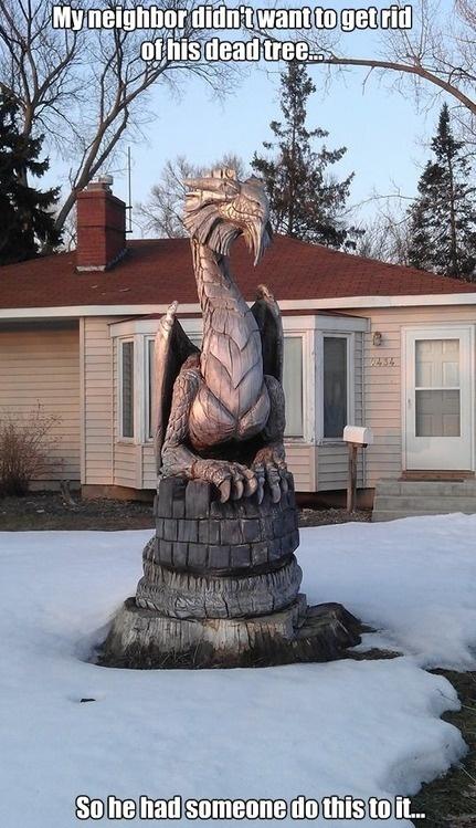 awesome wood carving - Mala WYMy neighbor didn't want to get rid of his dead tree. Vaata Me So he had someone do this to it...