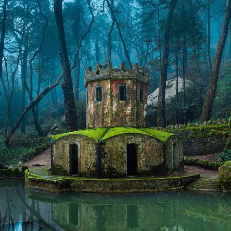 sintra portugal abandoned castle