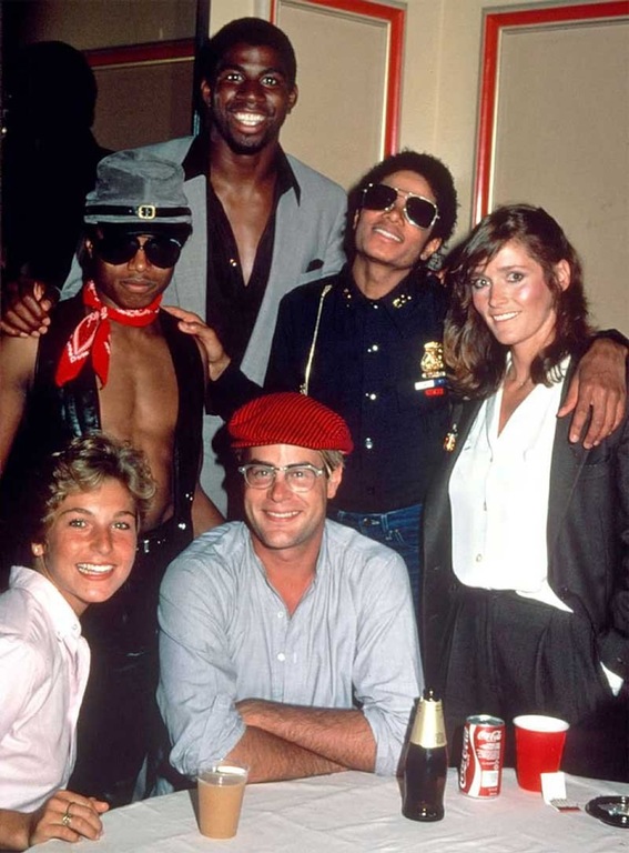 Randy Jackson, Magic Johnson, Michael Jackson, Margot Kidder, Tatum O'Neal an Dan Aykroyd, 1982.